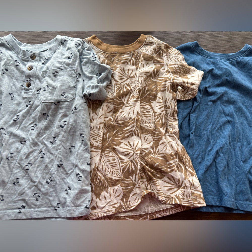Old Navy 5T boy set of three short sleeve shirts